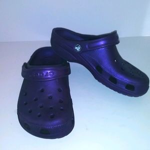 WOMENS PURPLE CROCS SZ 6/7